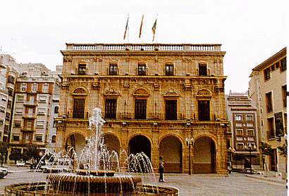 Palacio municipal durante el dia